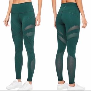 NWT Under under mesh emerald green tight leggings
